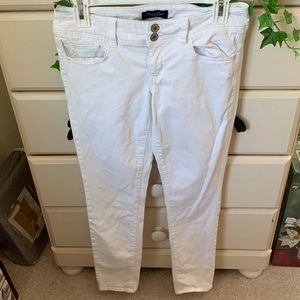 American Eagle White Jeans